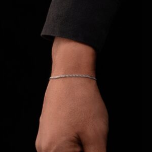 Alternative view of Minimal Curb Bracelet