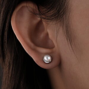 Alternative view of Classic Pearl Studs